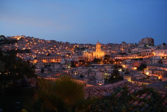 Palazzo Il Cavaliere B&B De Charme Modica Luaran gambar